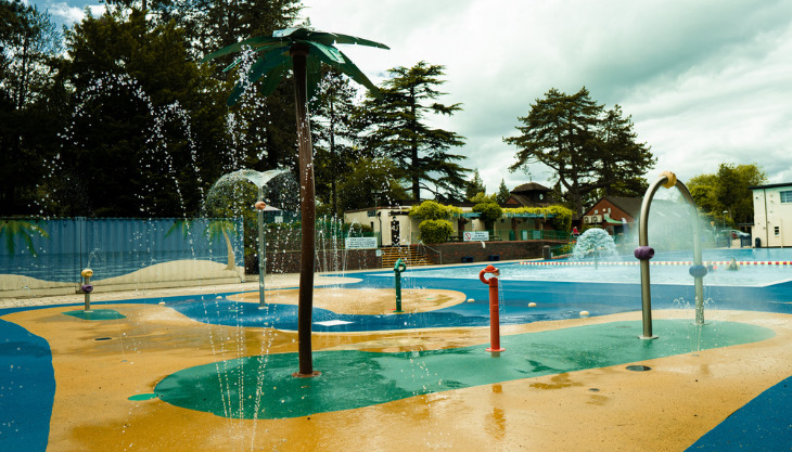 Outdoor swimming at Droitwich Lido this Summer