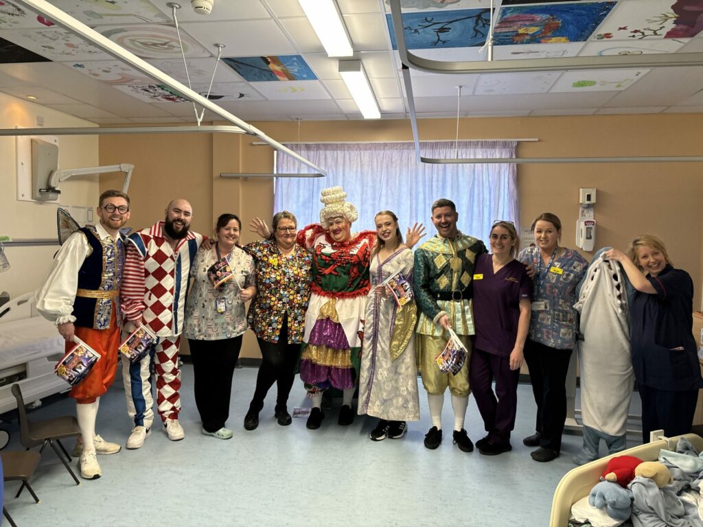 Panto brings festive cheer to Children’s Ward | Raring2go!