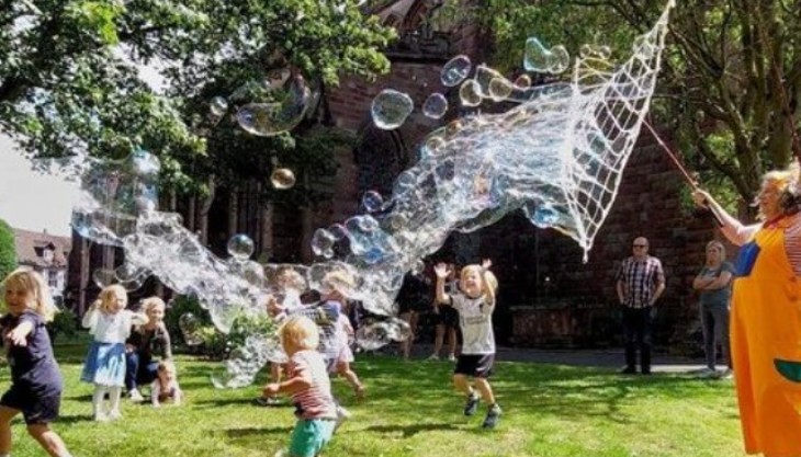 Giant Bubbles at Compton Verney