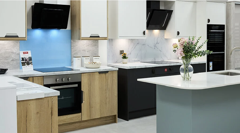 Dream Doors image showing a new kitchen by replacing the doors and worktops